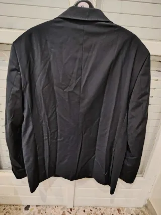 Completo elegante uomo blu