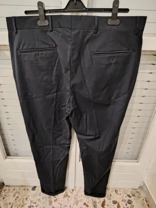 Completo elegante uomo blu