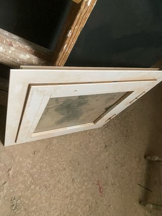 Ventana blanca de aluminio