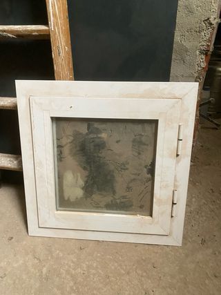 Ventana blanca de aluminio