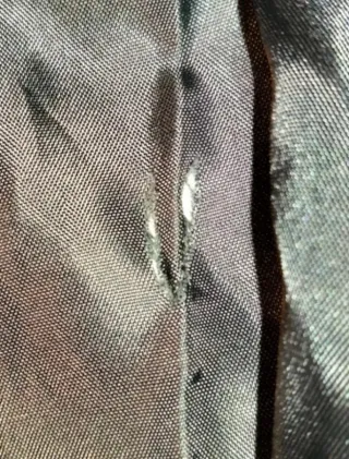 Plumas negro con capucha y pelo