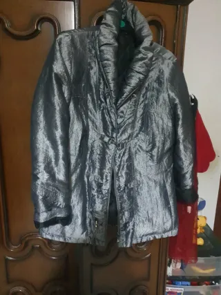 Chaqueta marrón con cuello de pelo