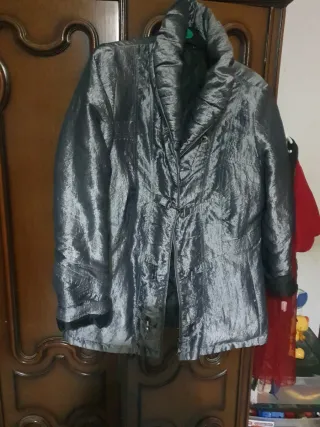 Chaqueta marrón con cuello de pelo
