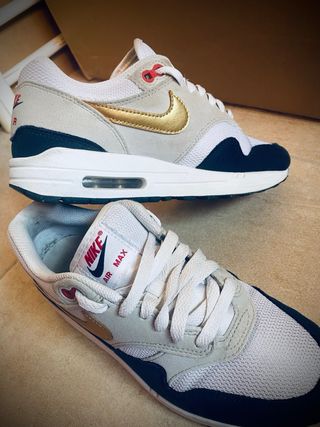 Nike Air Max 1 Obsidian/Oro Metálico Muy agotadas