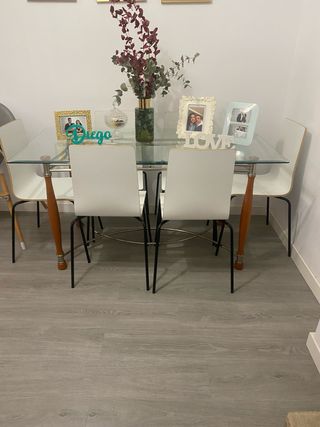 Mesa cristal y 4 sillas comedor
