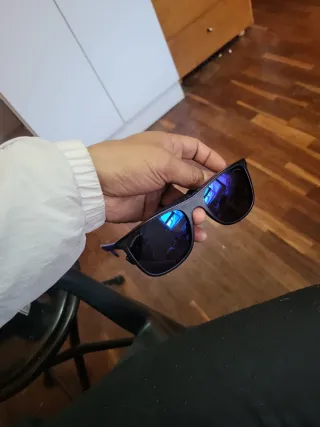 Gafas Converz y altavoz JBL