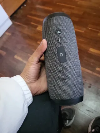 Gafas Converz y altavoz JBL