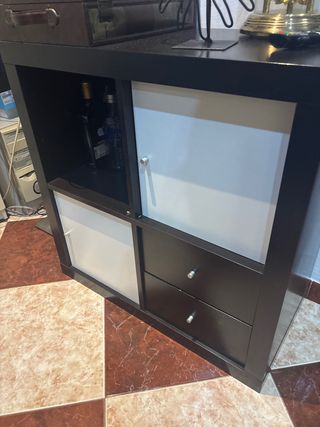 Estantería modular Ikea negra y blanca