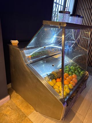 Nevera expositora de tartas y helados