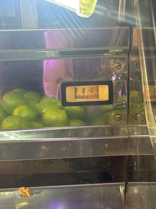 Nevera expositora de tartas y helados