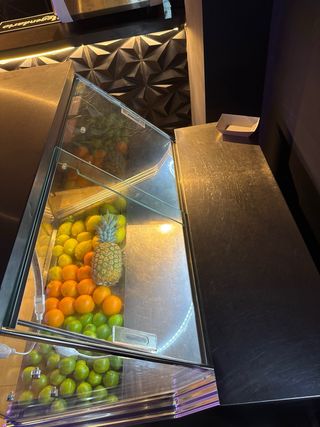 Nevera expositora de tartas y helados