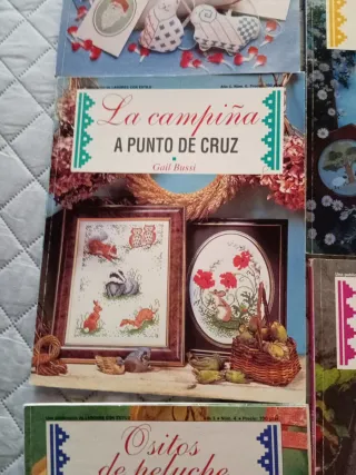 5 revistas de coleción de punto de cruz,1€cada una