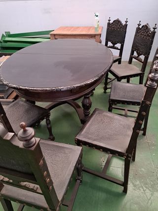 Mesa Ovalada y 6 Sillas Antiguas