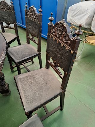 Mesa Ovalada y 6 Sillas Antiguas