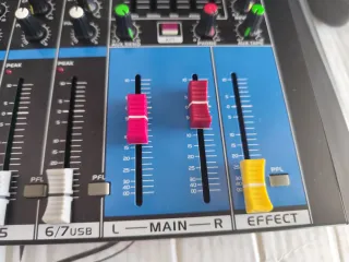 Mesa Mezcladora Profesional 6/7 Canales ecualisado