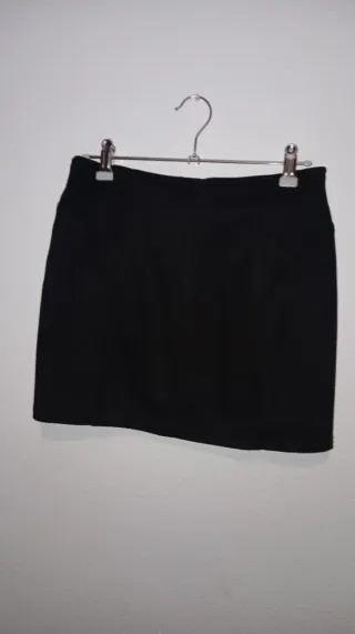 Falda negra con cremallera