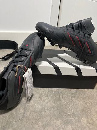 Botas de fútbol Adidas Negras talla 42