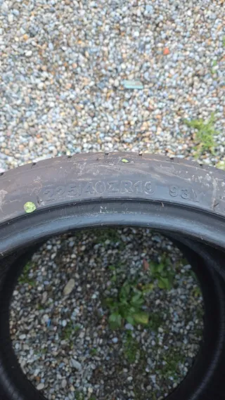 Neumáticos 225/40 R19 93y