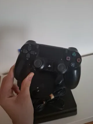 PS4 Slim 500GB + 2 Mandos + GTA V