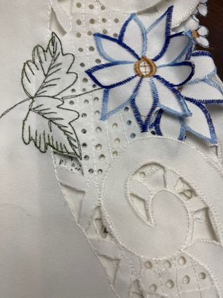 Mantel grande bordado flores 175x130