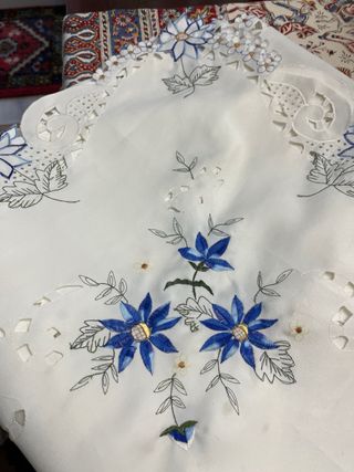 Mantel grande bordado flores 175x130