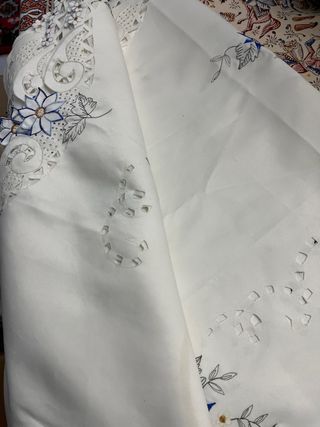 Mantel grande bordado flores 175x130