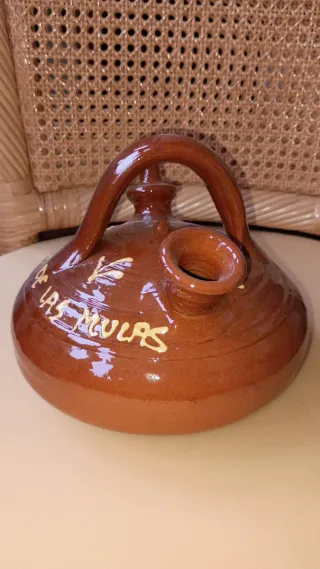 Botijo de barro decorado