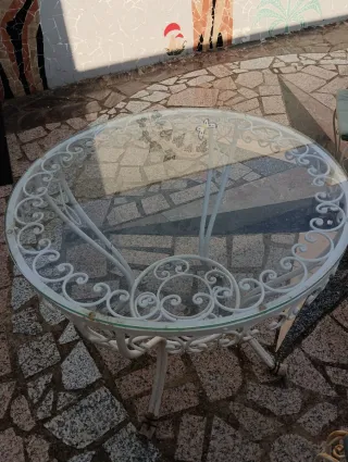 Mesa y 4 sillas de forja y cristal