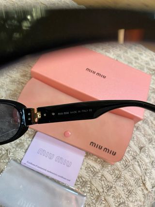 Gafas de sol Miu Miu negras