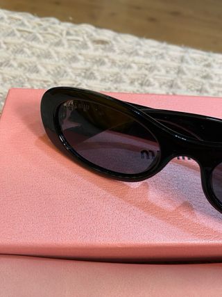 Gafas de sol Miu Miu negras
