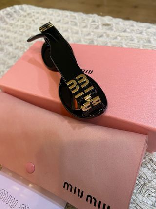 Gafas de sol Miu Miu negras