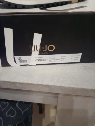 Stivaletti Liu Jo neri con dettagli oro