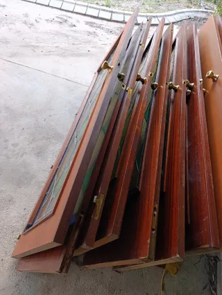 Puerta vidriera emplomada