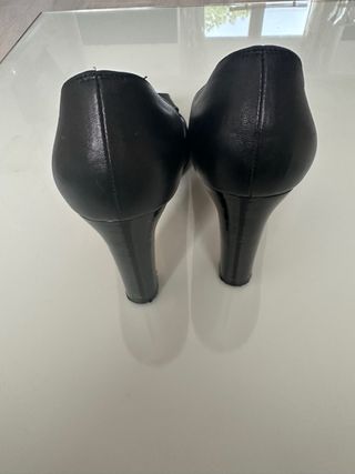 Zapatos tacón Ferragamo negros talla 40