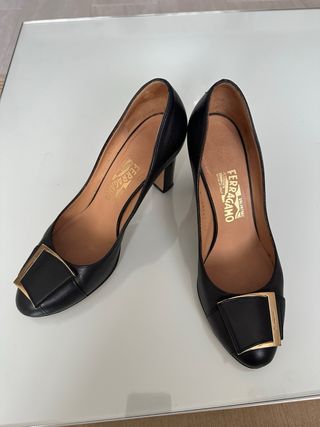Zapatos tacón Ferragamo negros talla 40