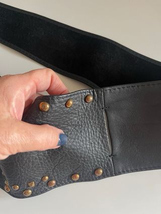 Cintura Pinko Nera con Borchie Oro