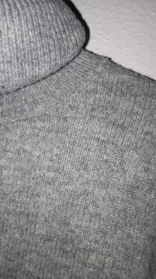 Jersey de lana gris cuello alto