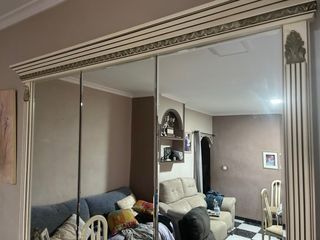 Mueble con espejo