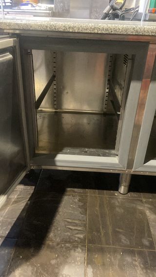 Nevera bajo mostrador mármol