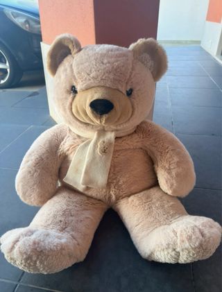 Peluche Urso Grande com Cachecol
