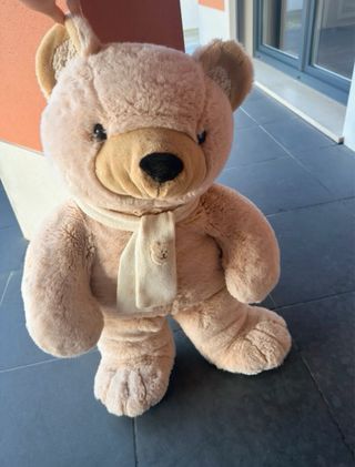 Peluche Urso Grande com Cachecol