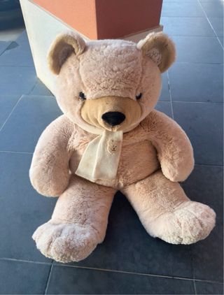 Peluche Urso Grande com Cachecol