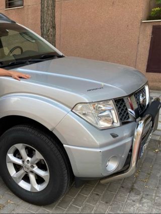 Nissan Navara 2.5 dCi 4x4 Automática  Doble