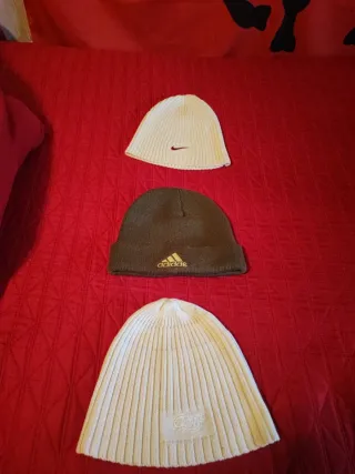 Set di 3 cappelli invernali (Nike, Adidas e Cony)