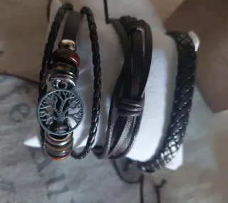 SAN VALENTÍN.SIN ESTRENAR.Reloj Geneva y 3 Pulsera