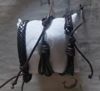 SAN VALENTÍN.SIN ESTRENAR.Reloj Geneva y 3 Pulsera