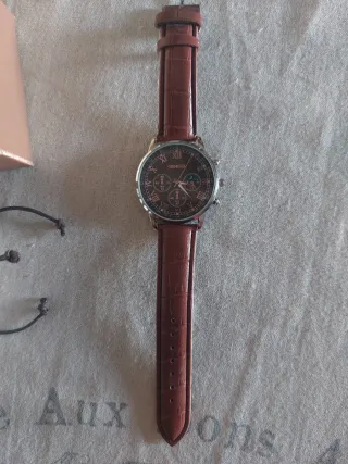 SAN VALENTÍN.SIN ESTRENAR.Reloj Geneva y 3 Pulsera