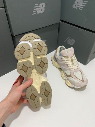New Balance 9060 Beige y Blanco