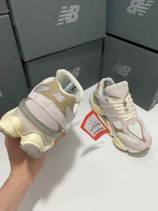 New Balance 9060 Beige y Blanco