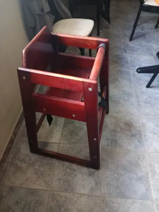 Trona de madera para bebés